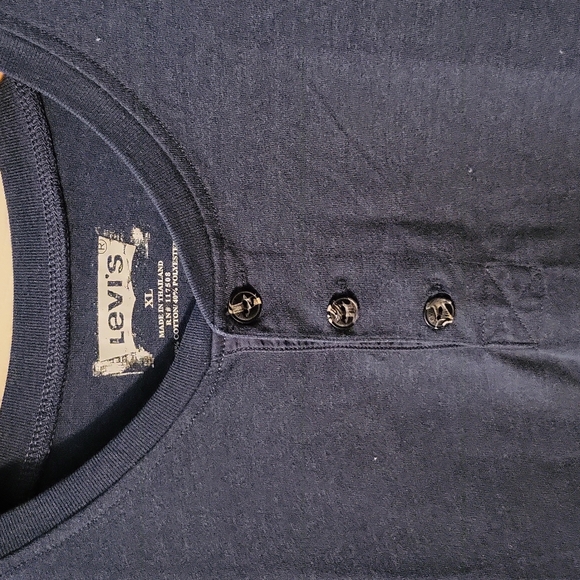 Levi's 3 Button Pullover - Picture 3 of 4